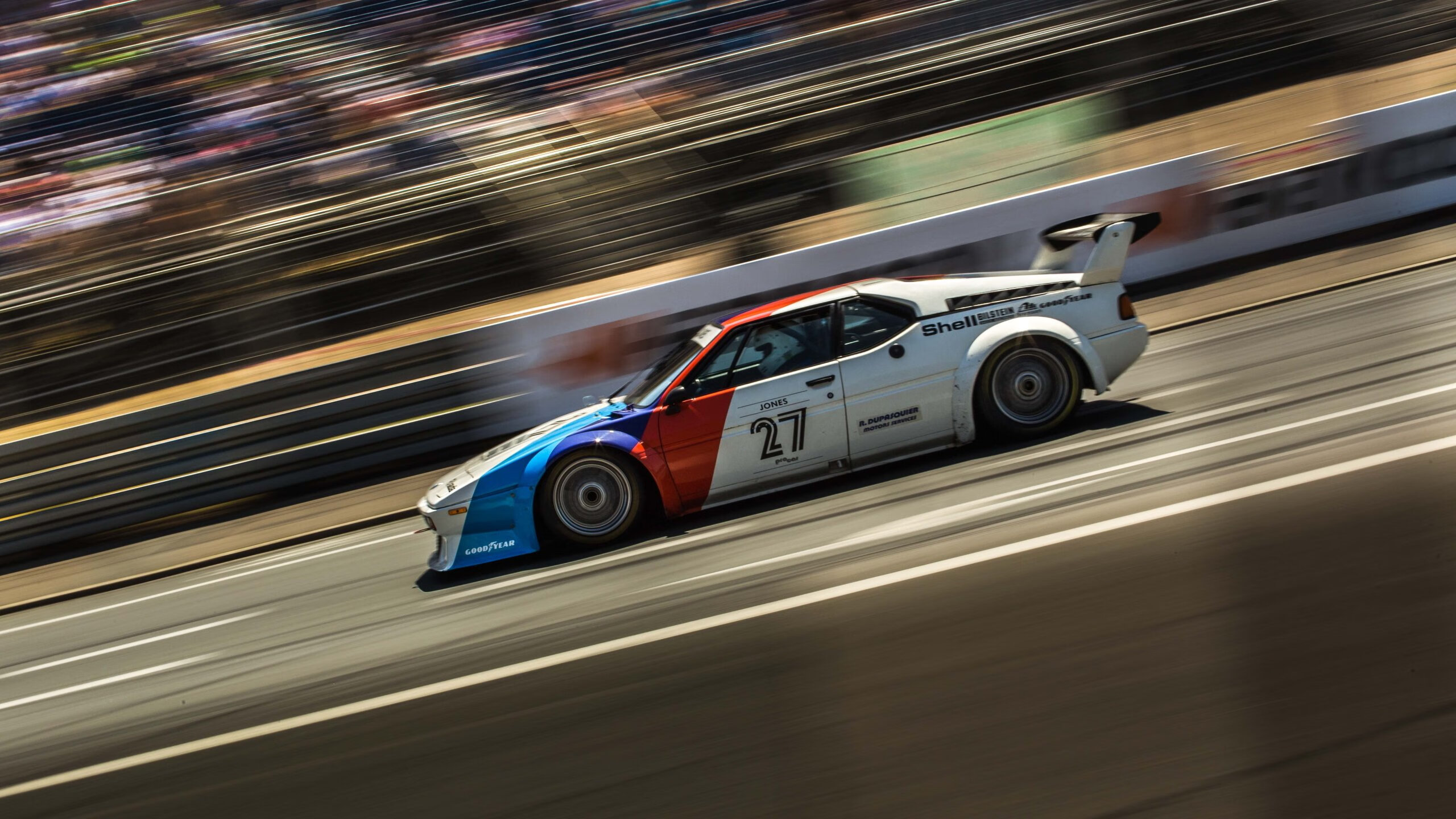 战队安排双语教练助力国际选手沟通顺畅