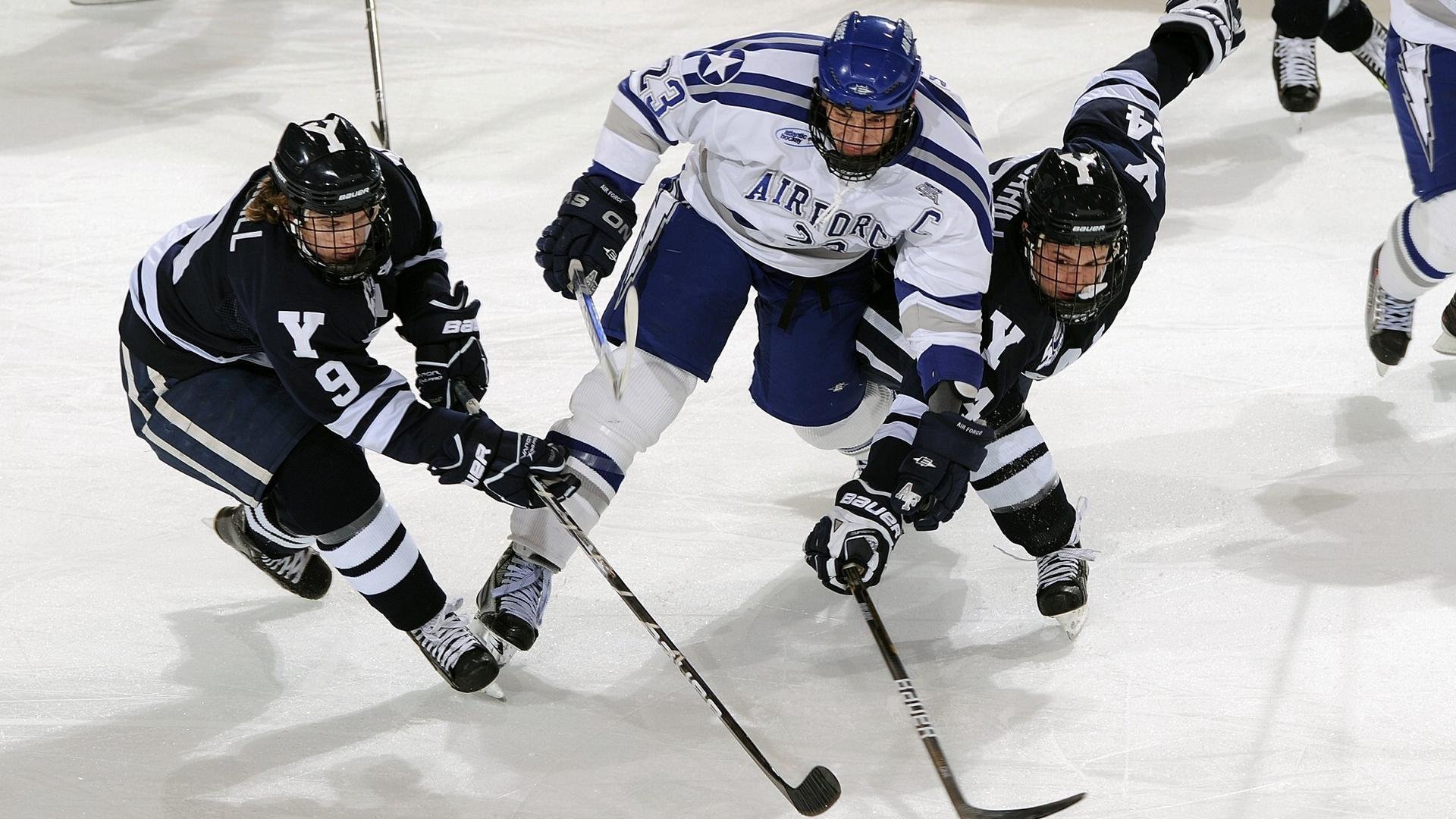 AYX体育-英超本轮比赛中多支豪门陷入困境，英超qg